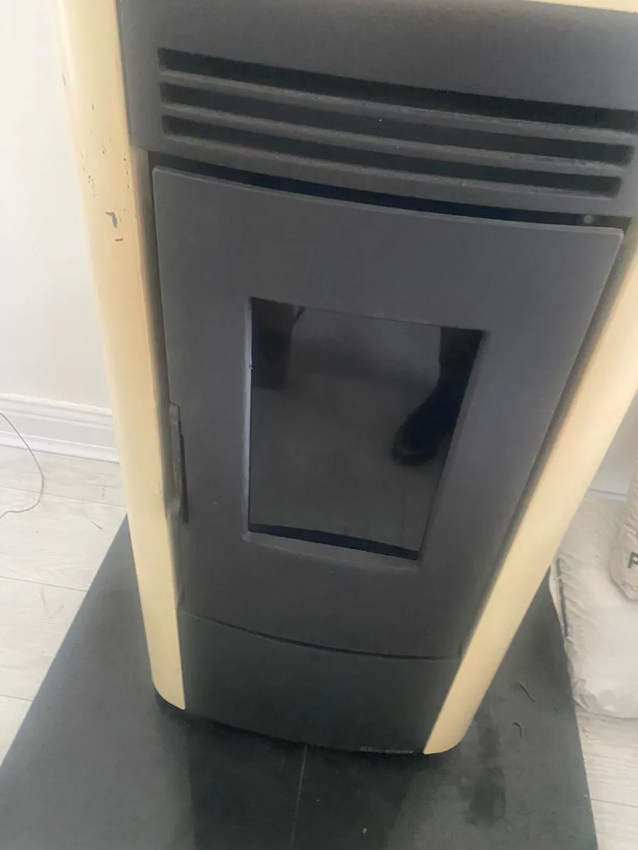 Wood pellet stove - Image 4