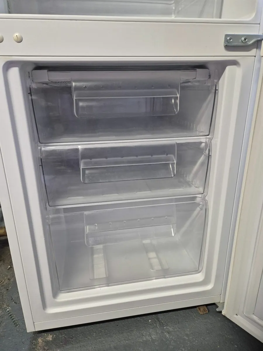 Candy 185L Freestanding Fridge Freezer - Image 3