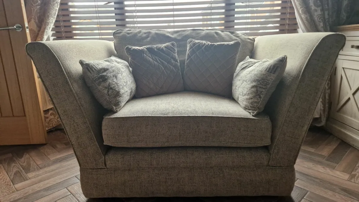 3-2-1 Sofa - Image 3