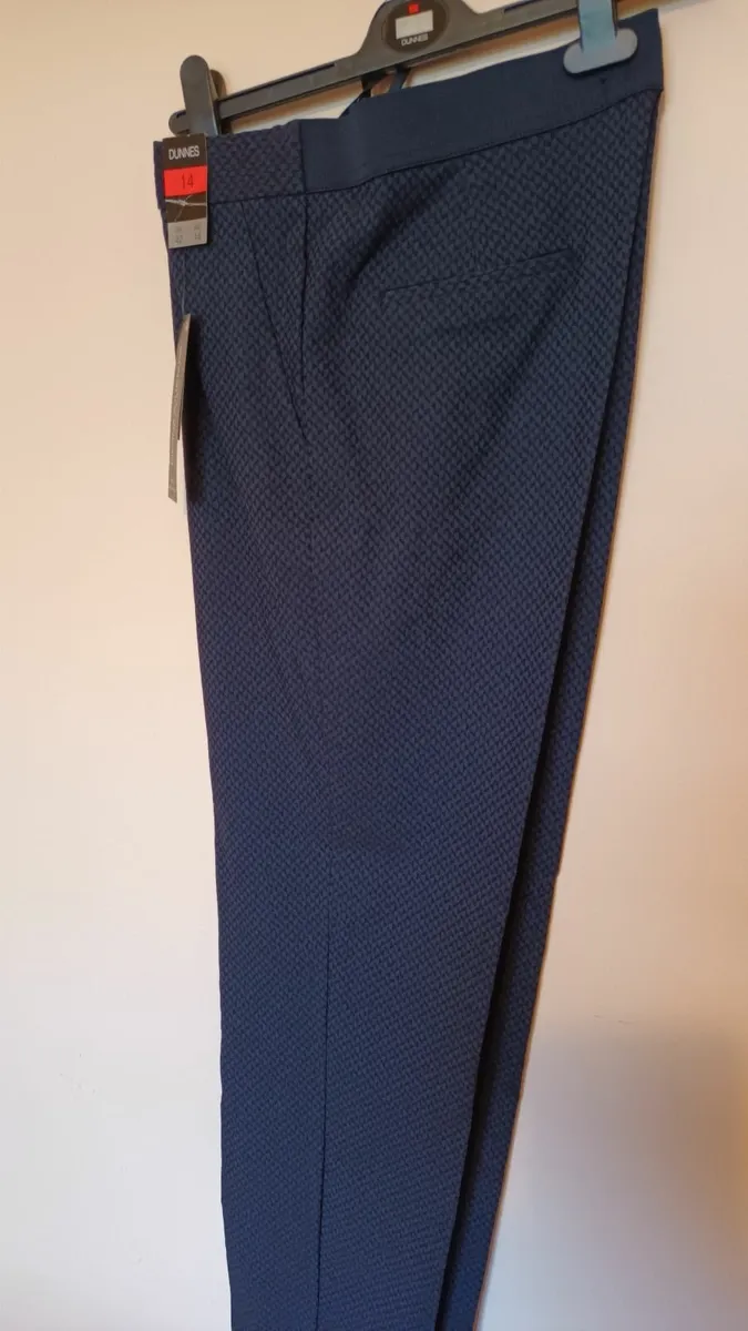 Royal Doulton  Elegant Lady Seated on Bench - Image 4