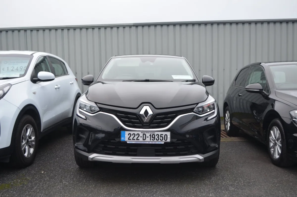 Renault Captur ONE OWNER HIGH SPEC ICONIC PETROL - Image 1