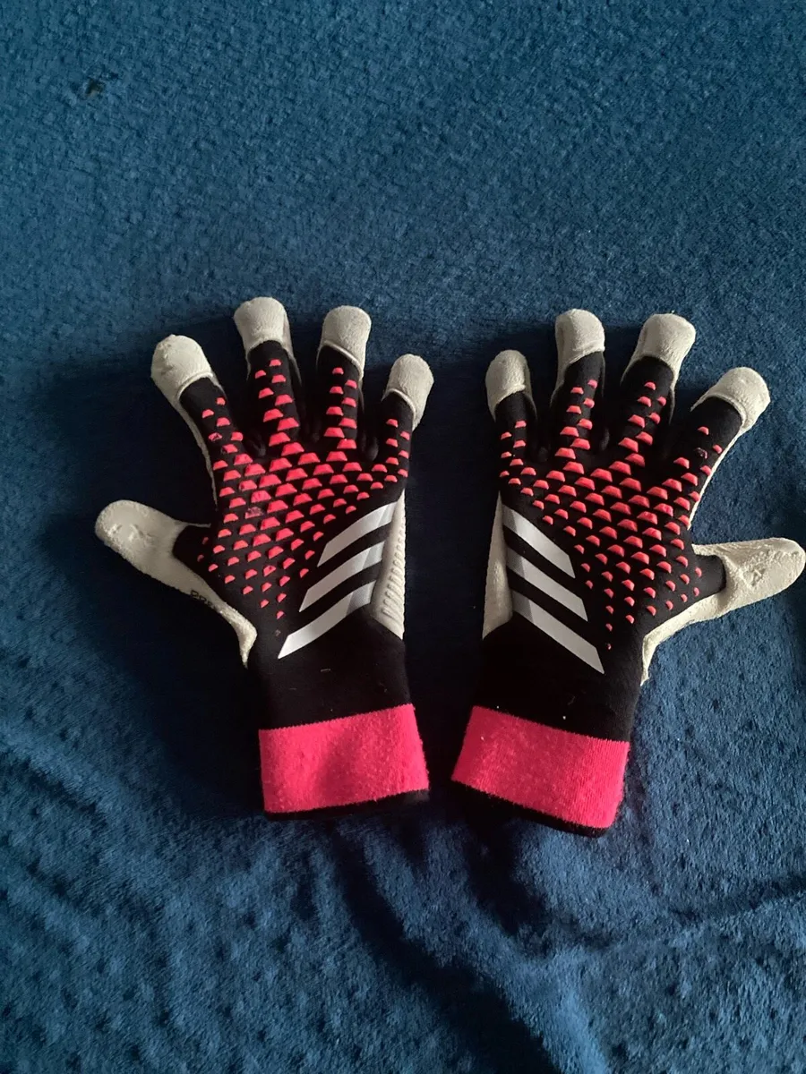 Goalkeeper gloves - Image 1