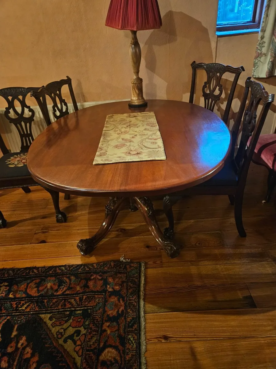 Dining table - Image 1