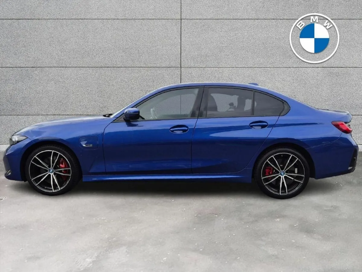 BMW 3-Series 330e M Sport Saloon - Image 4