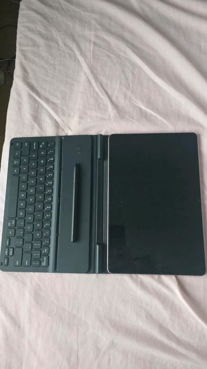 Samsung Galaxy Tab S8 128GB - Image 2