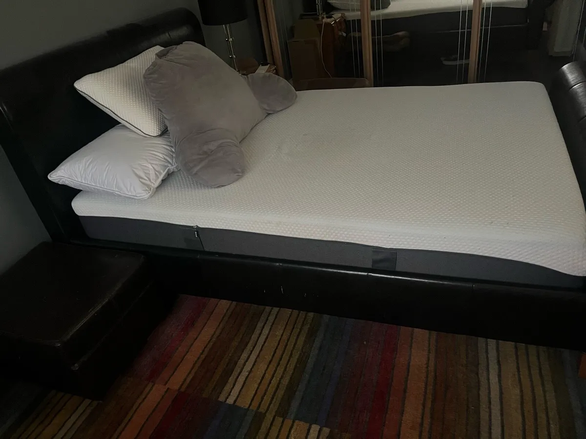 Double  bed free - Image 1