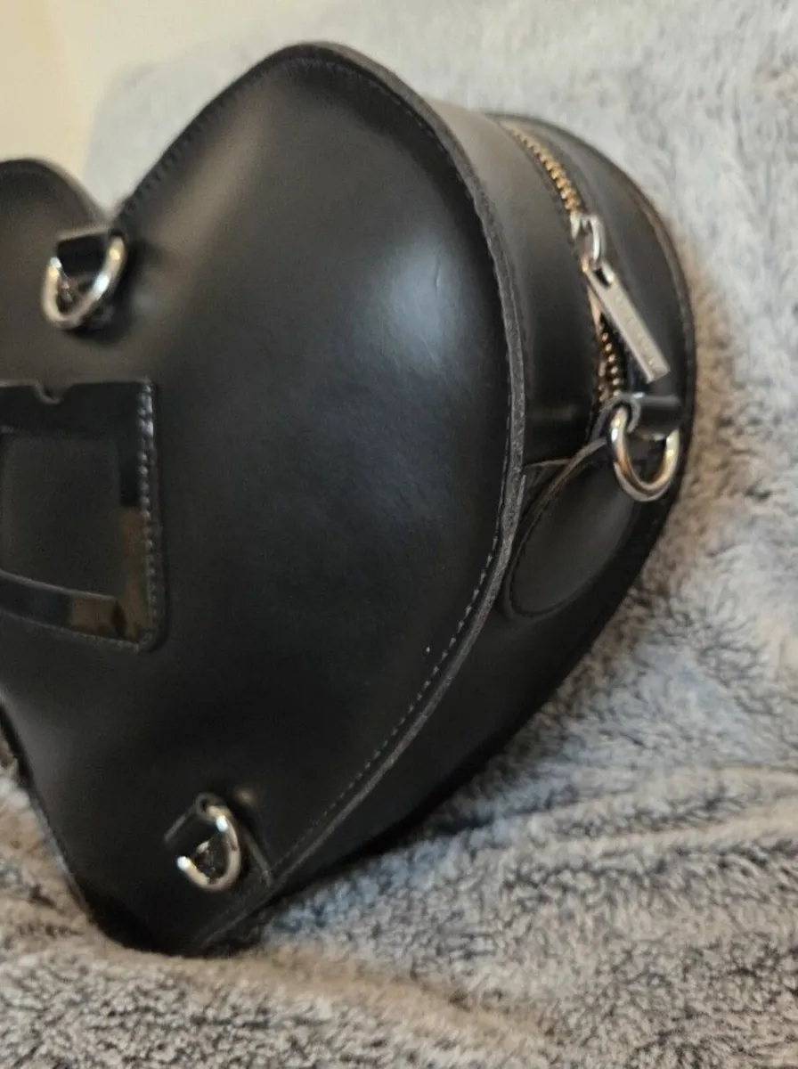 Dr. Martens black heart-shaped bag - Image 3