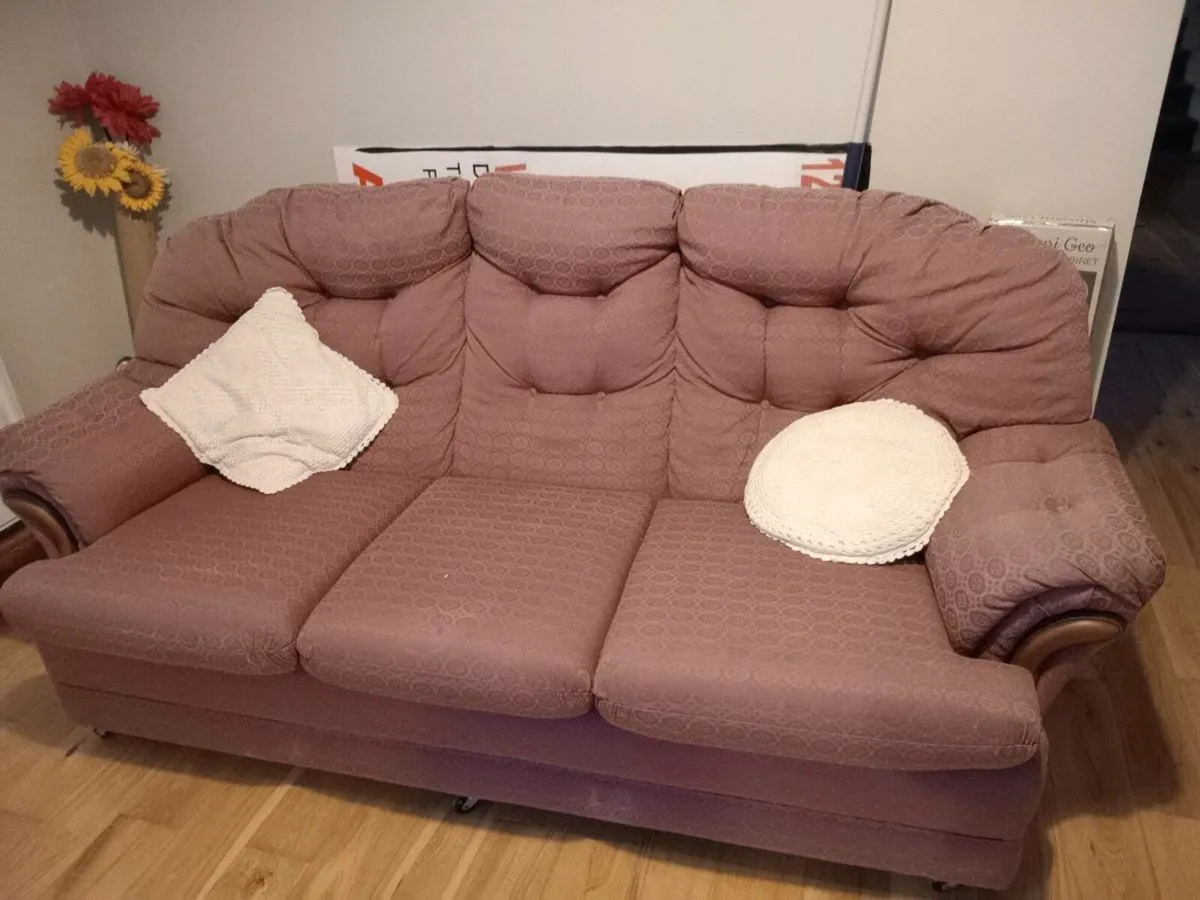 Treadmill & 3 piece suite - Image 1