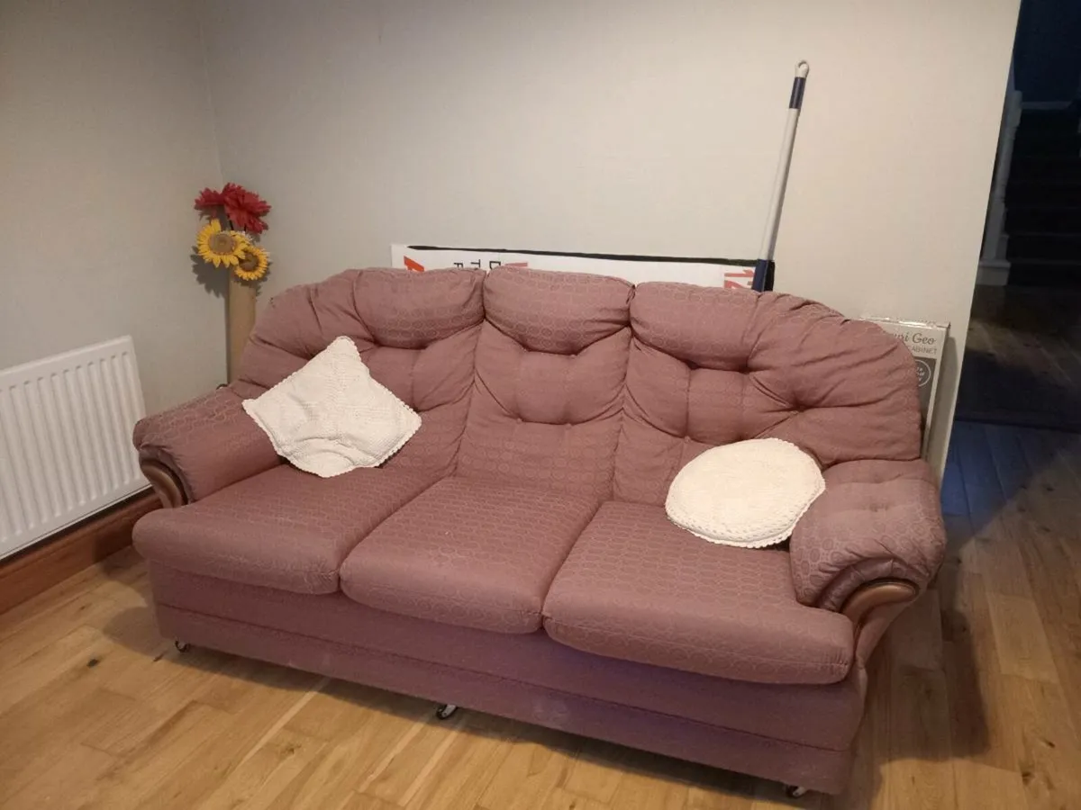 Treadmill & 3 piece suite - Image 2