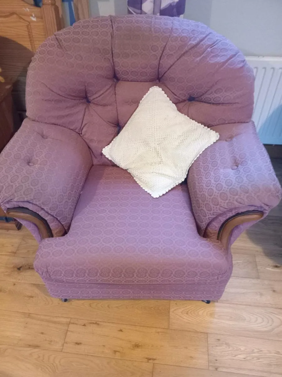 Treadmill & 3 piece suite - Image 3