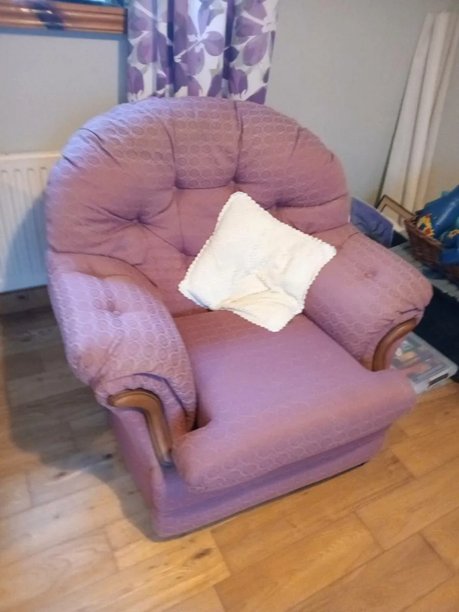 Treadmill & 3 piece suite - Image 4