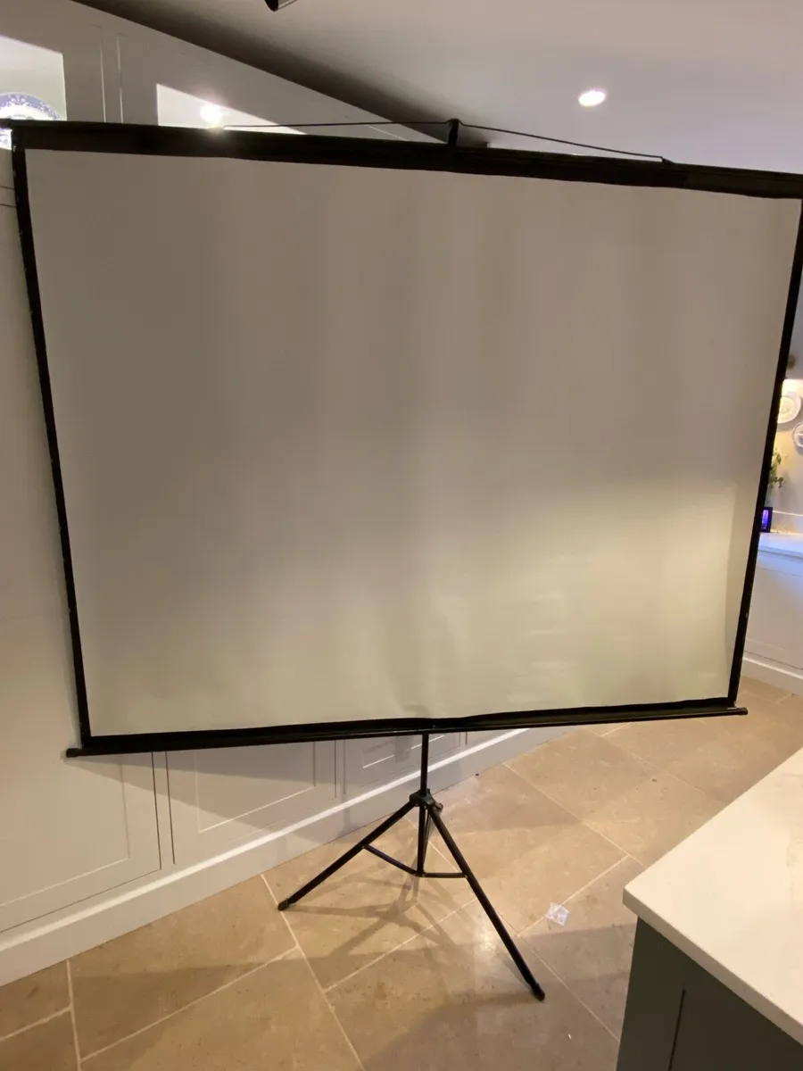 Projector screen