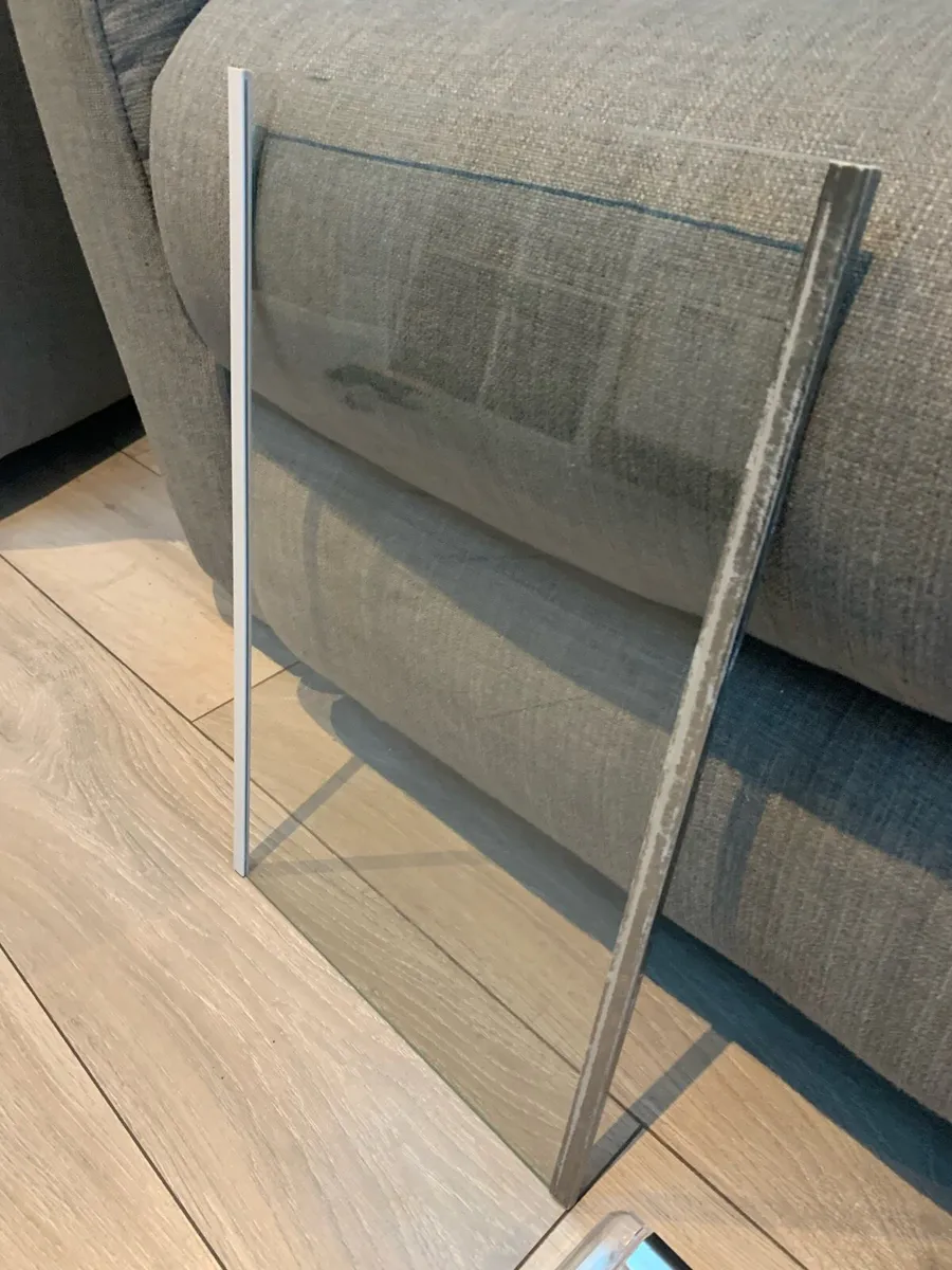 Fridge shelves and drawers - Image 1