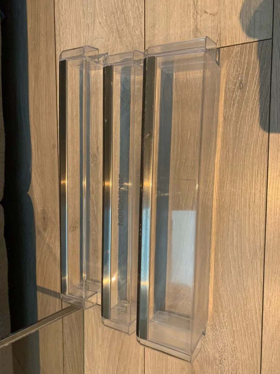 Fridge shelves and drawers - Image 2