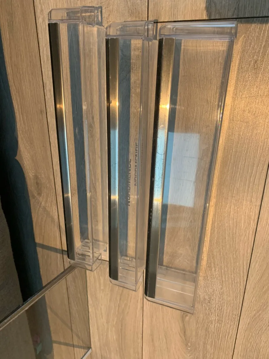 Fridge shelves and drawers - Image 3