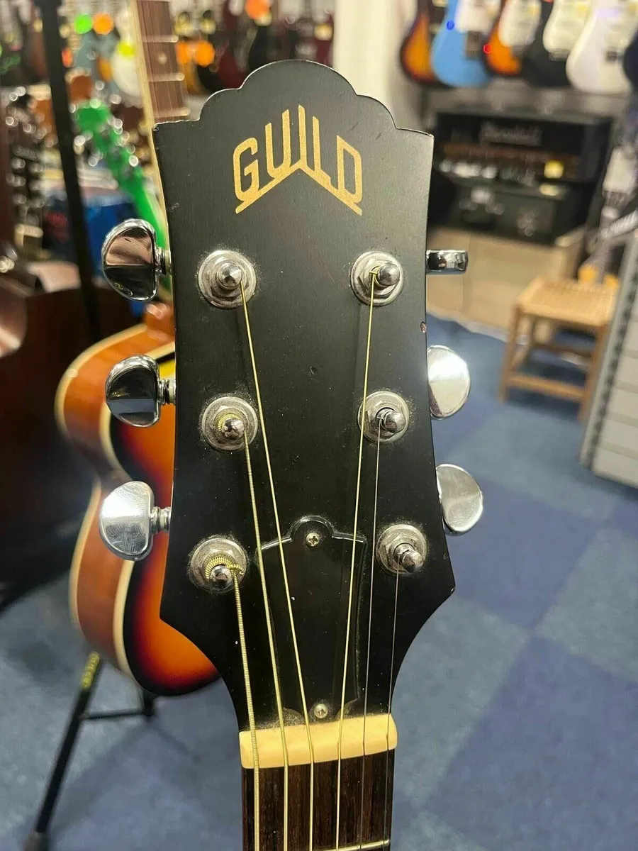 Made in USA Guild D4 NT with Hard Case - Image 3