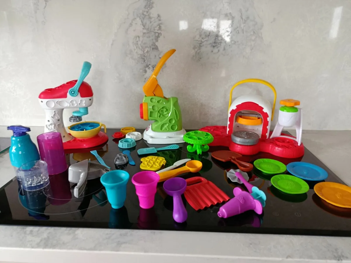 Play doh play sets - Image 1