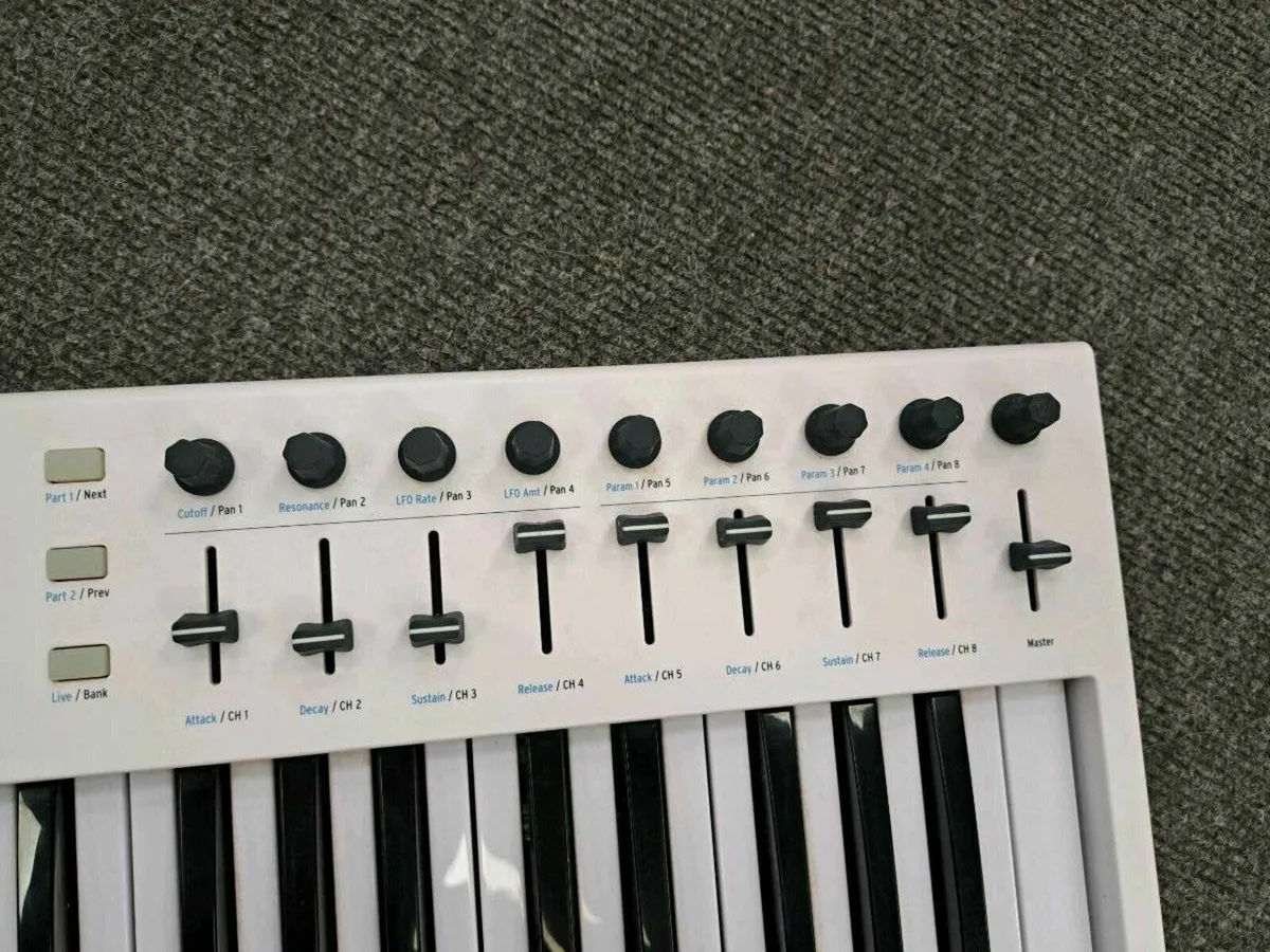 Arturia Keylab 49 Keyboard - Image 4