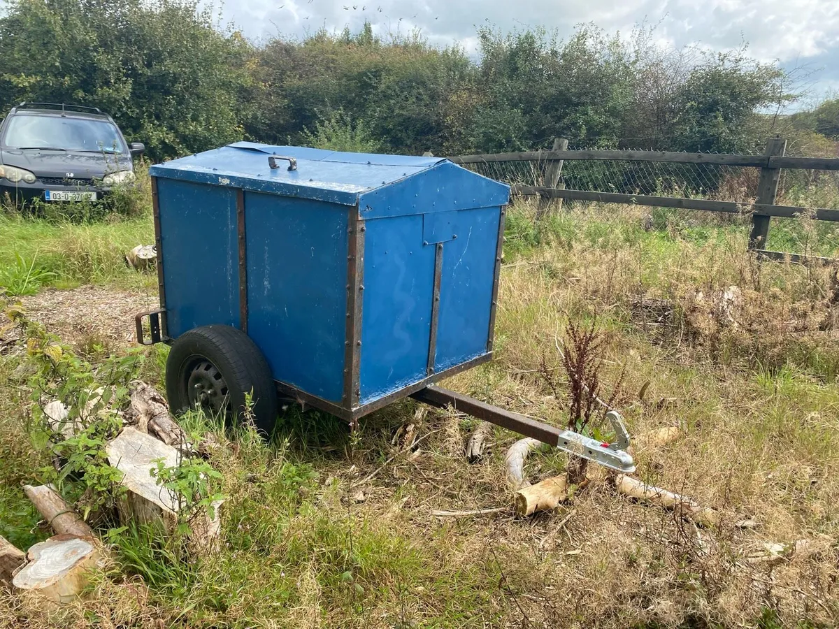 Small trailer - Image 1