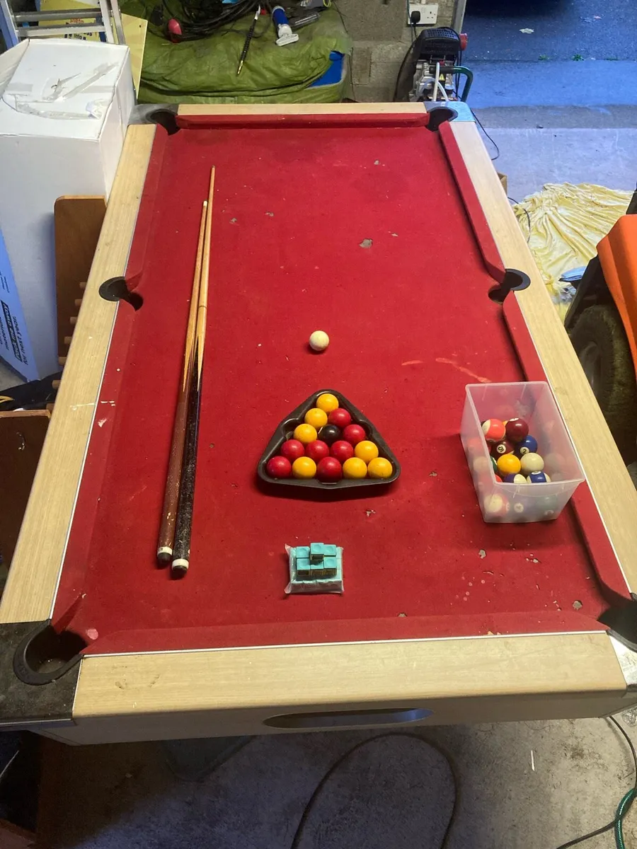 Pool table - Image 1