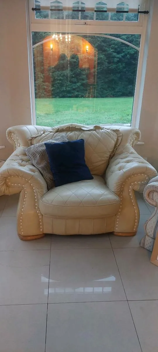 Cream leather suite - Image 1