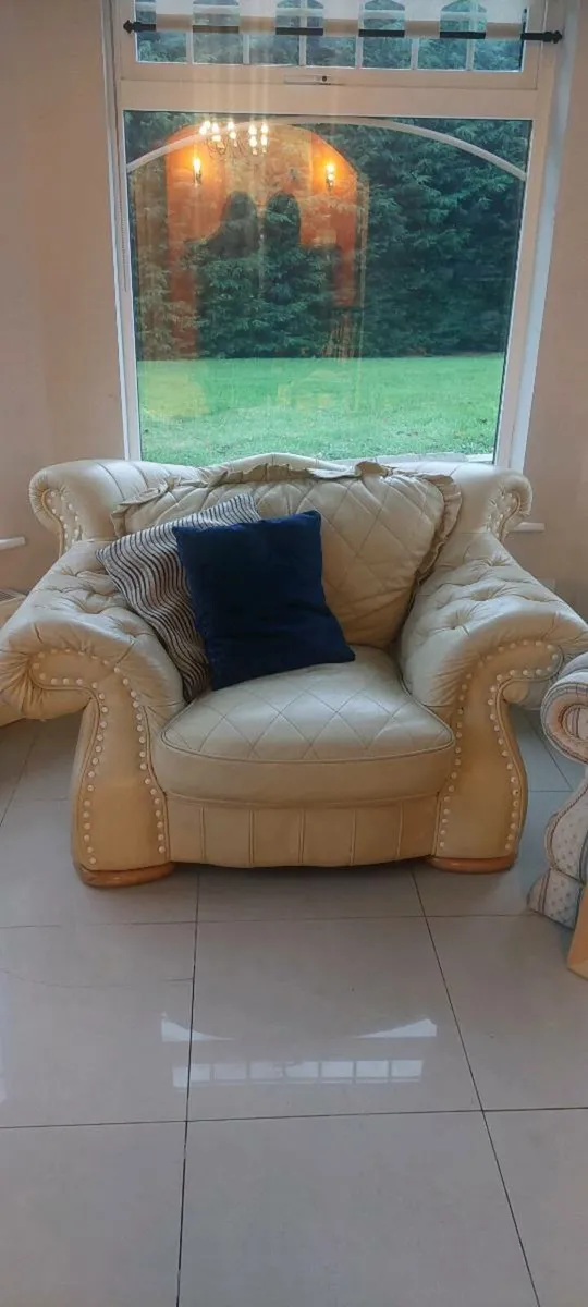 Cream leather suite - Image 3