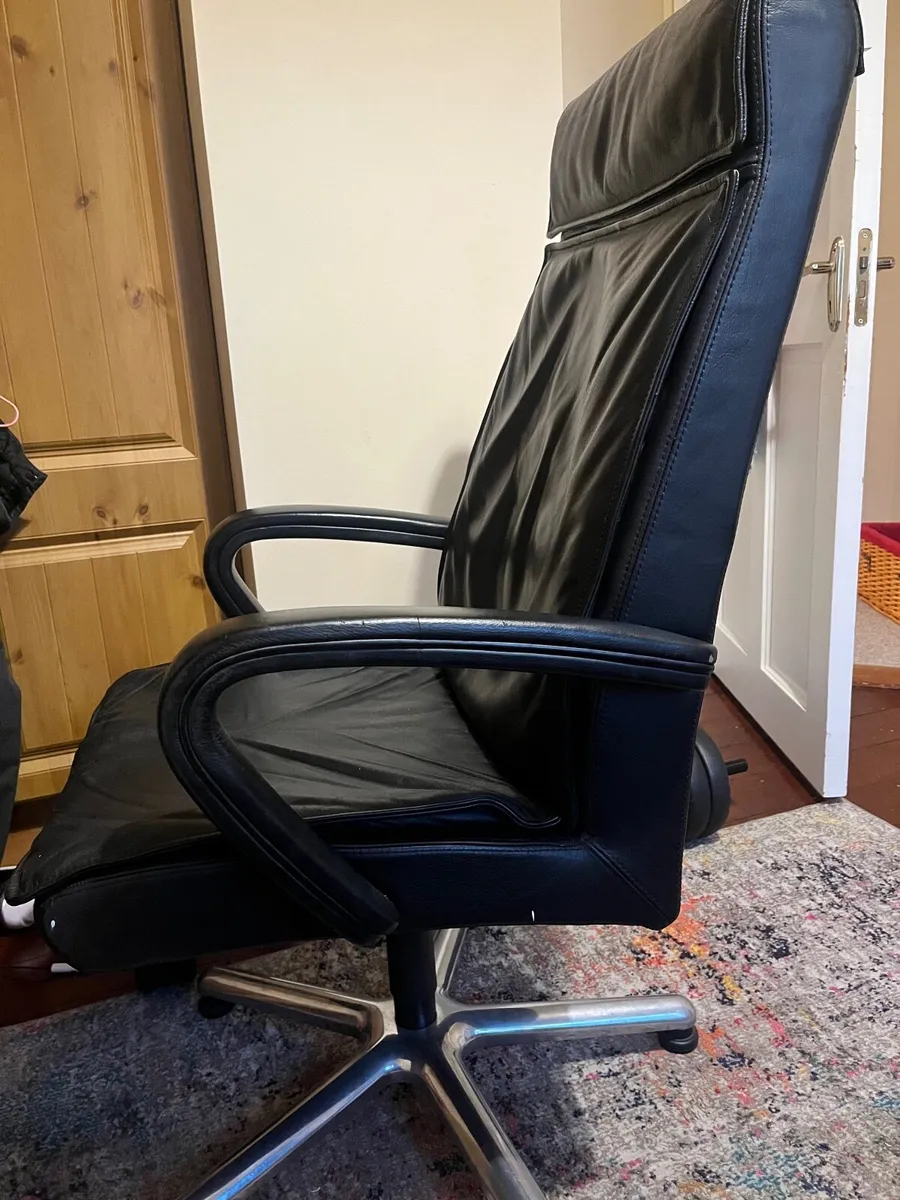 Gaming chair  with speaker 🔈 - Image 3