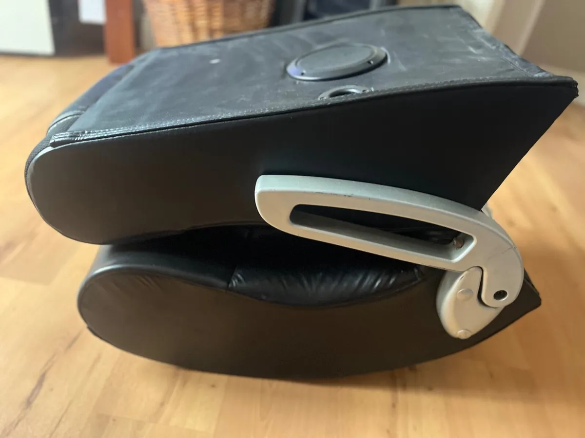 Gaming chair  with speaker 🔈 - Image 4