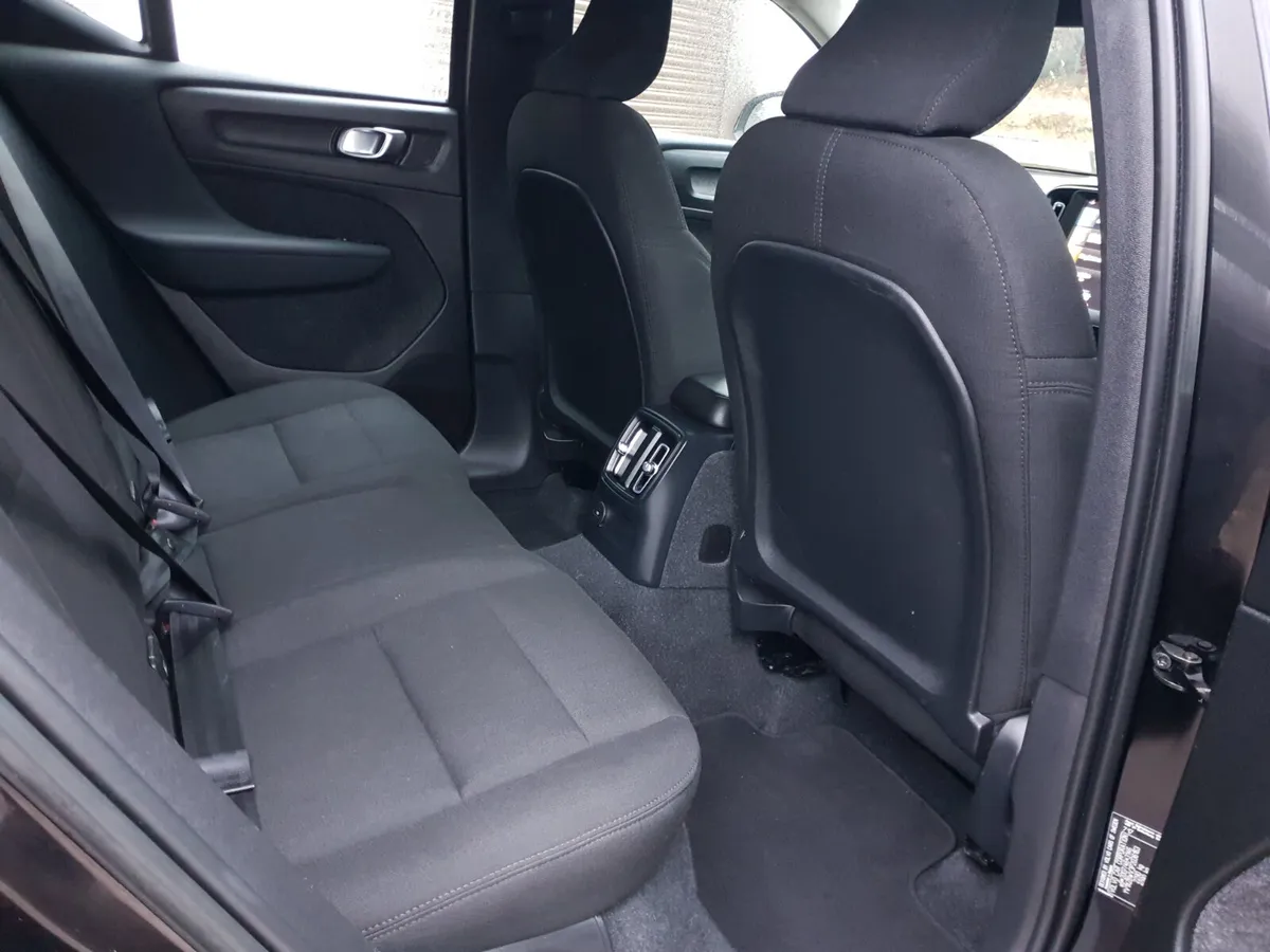 Volvo XC40 2023 - Image 2