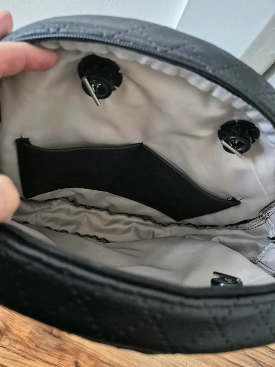 O Bag round,  black,  NEW - Image 3