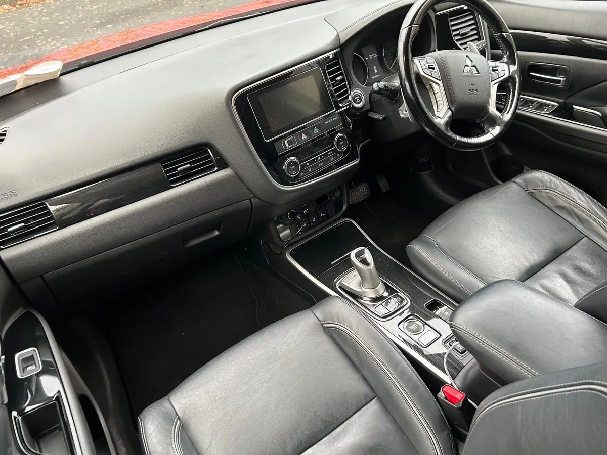 Mitsubishi Outlander - Image 1