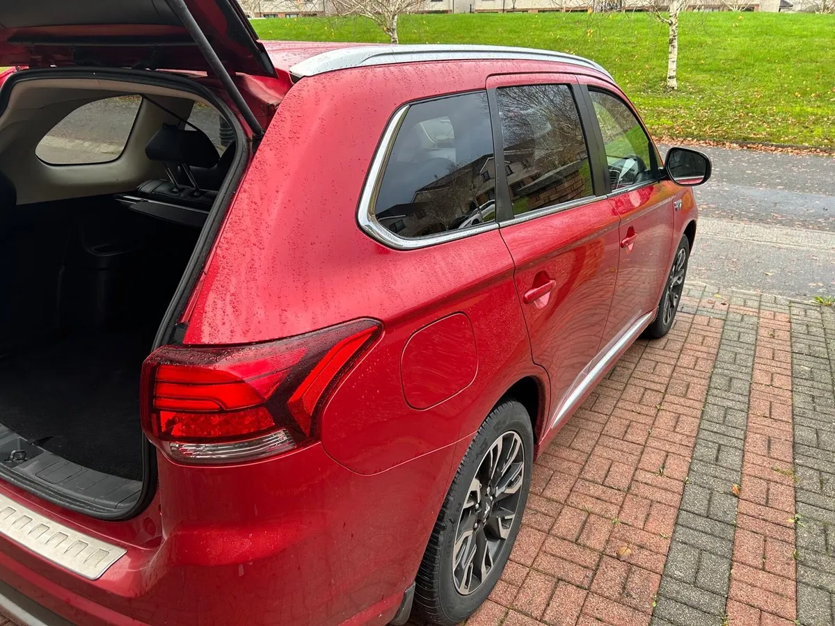 Mitsubishi Outlander - Image 2