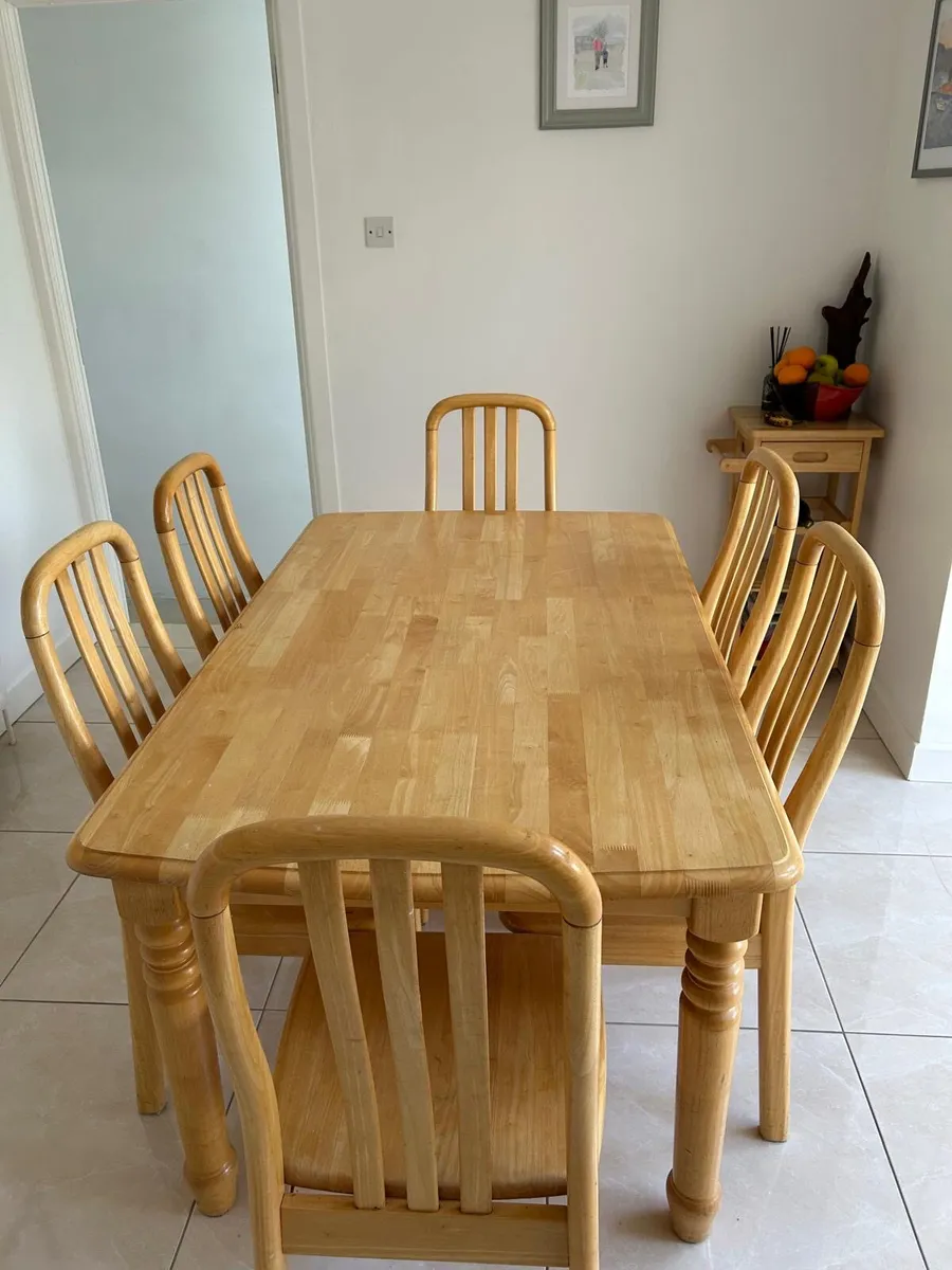 Table and chairs - Image 2