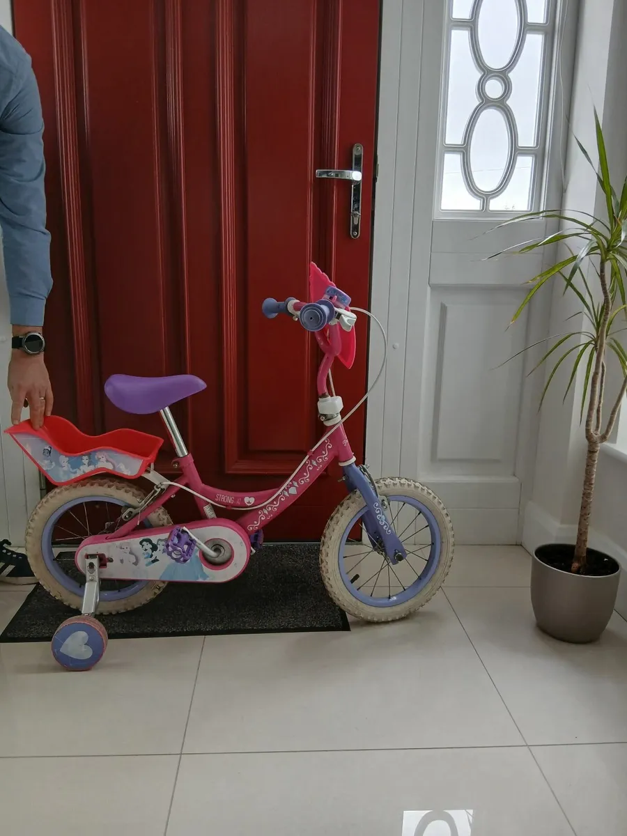 Girls princess bike - Image 1