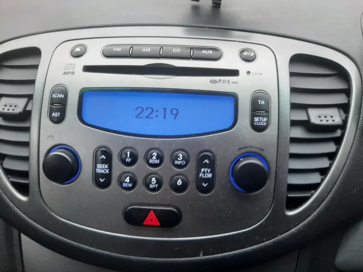 HYUNDAI i10 AUTOMATIC 2011 - Image 2