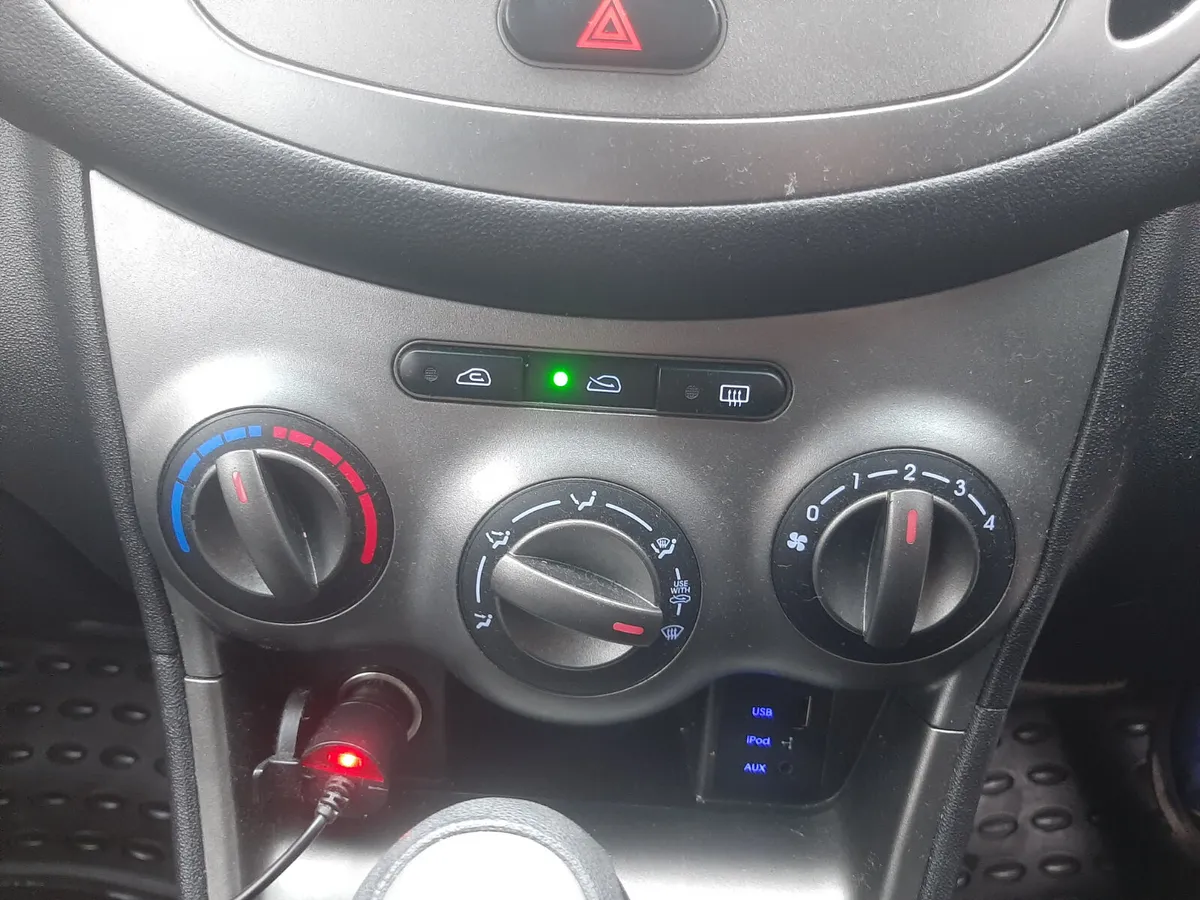 HYUNDAI i10 AUTOMATIC 2011 - Image 3