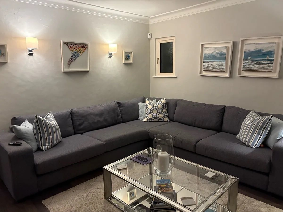 Corner couch - Image 1