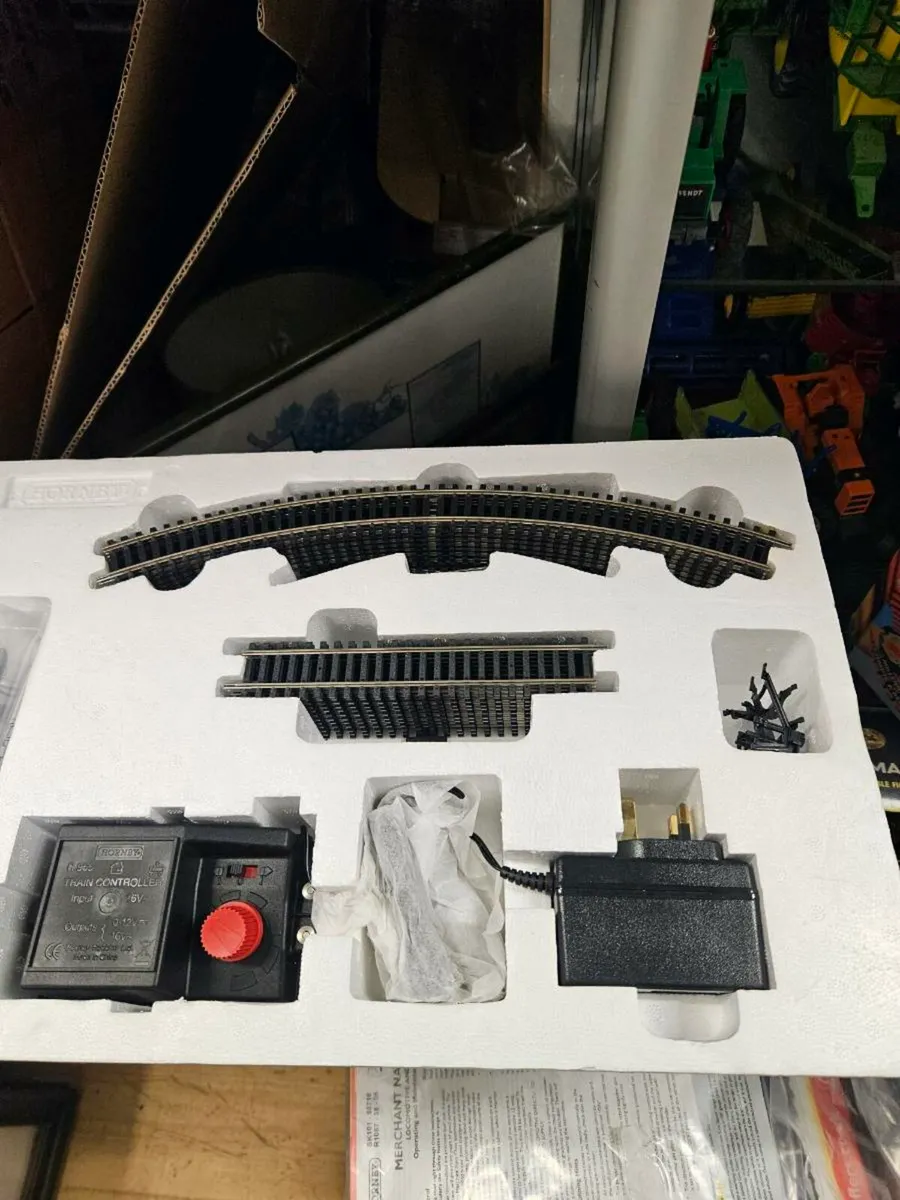 Hornby OO Gauge Orient Express Train Set - Image 4