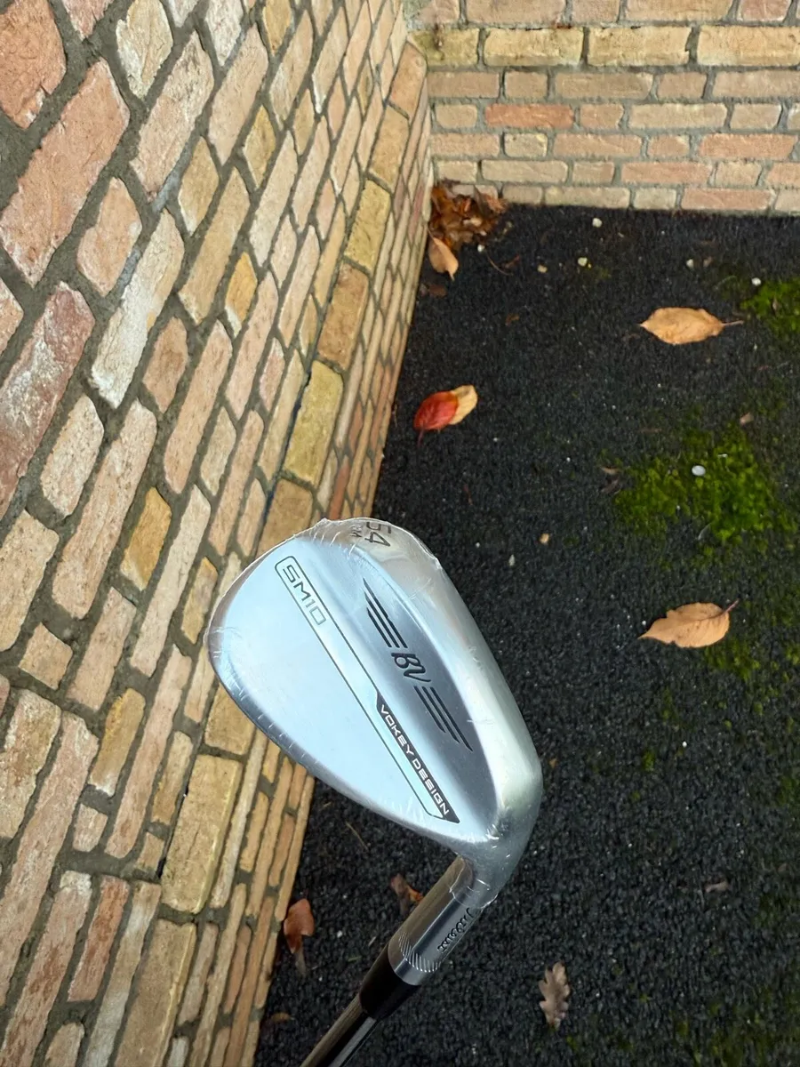*NEW* Titleist SM10 vokey 54* - Image 1