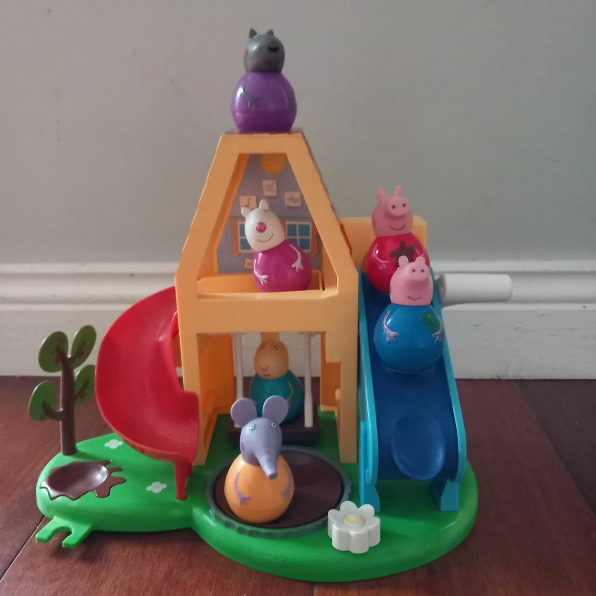 Peppa Pig Wind & Wobble Playhouse & Characters - Image 3