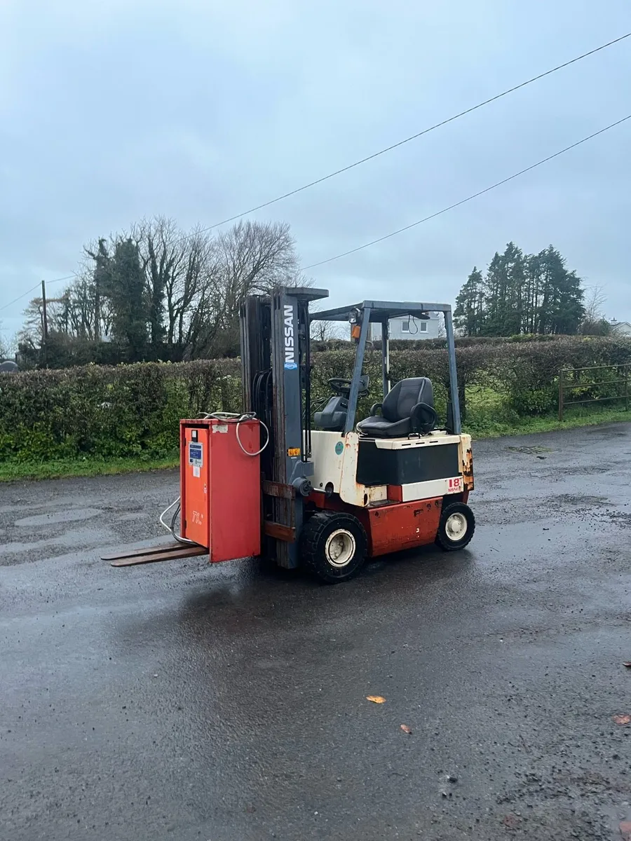 Nissan forklift - Image 1