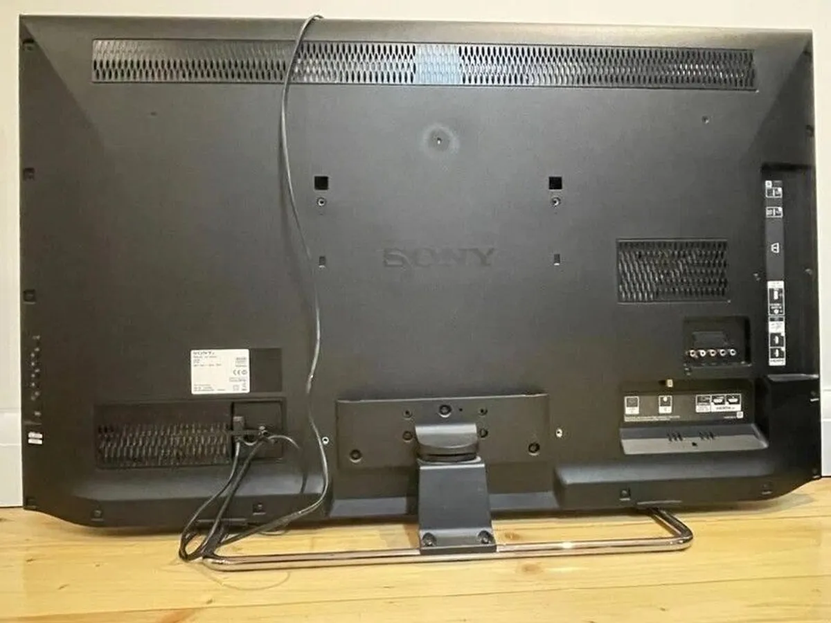40" Sony Bravia TV - Image 2