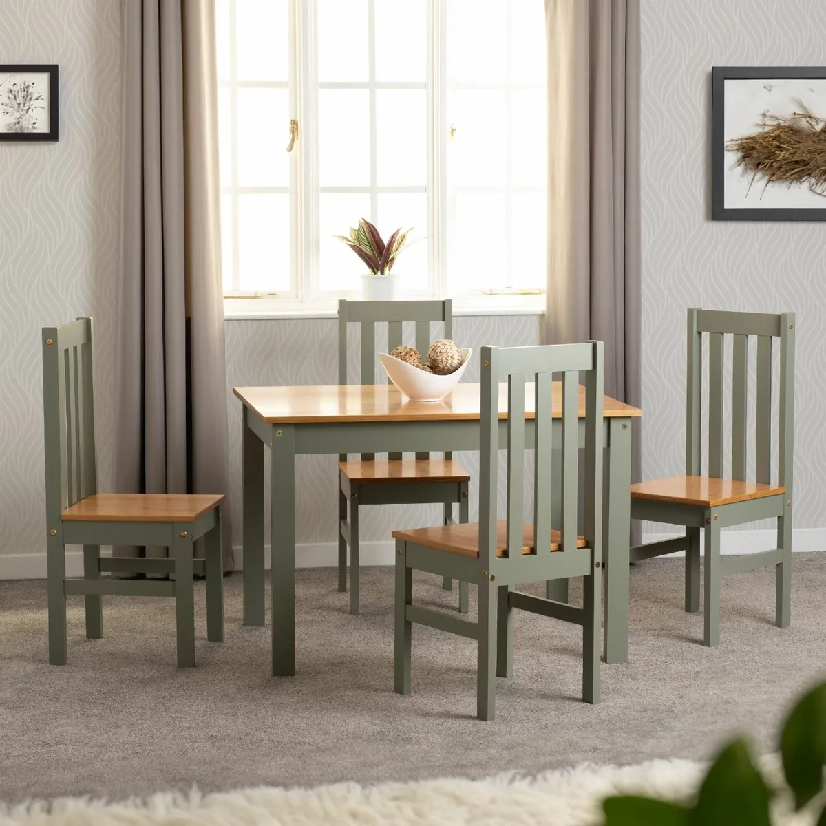 TABLE & CHAIRS - Image 1
