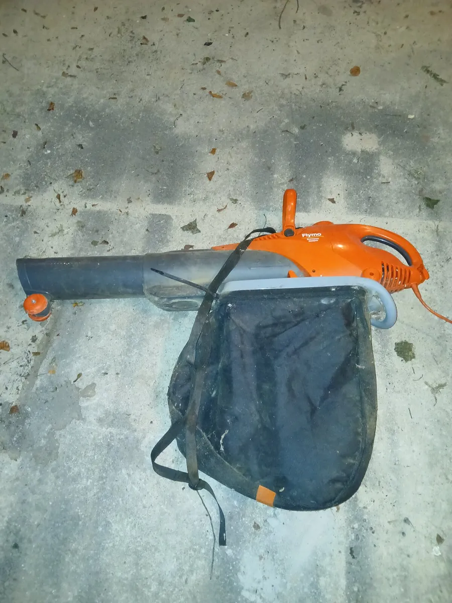 Flymo Scirrocco plug in leafblower