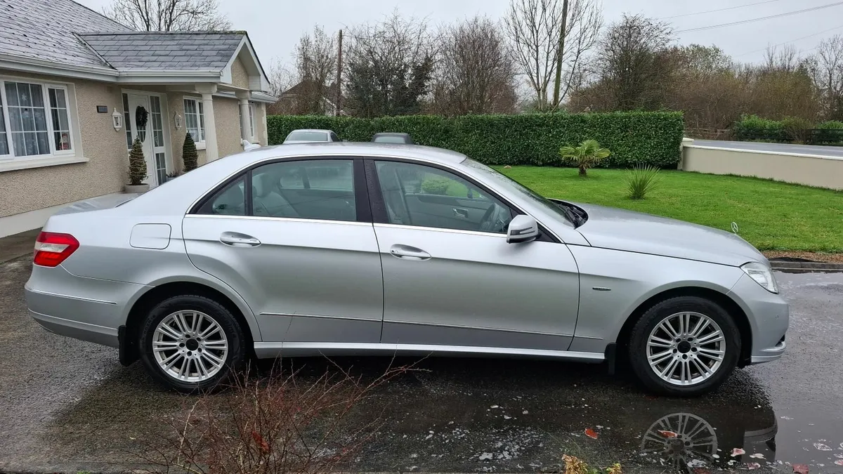 Mercedes-Benz E-Class 2011 - Image 1