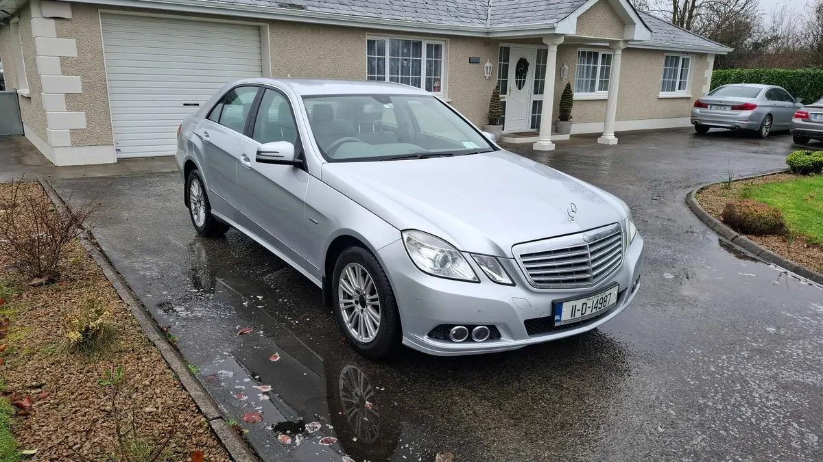 Mercedes-Benz E-Class 2011 - Image 2