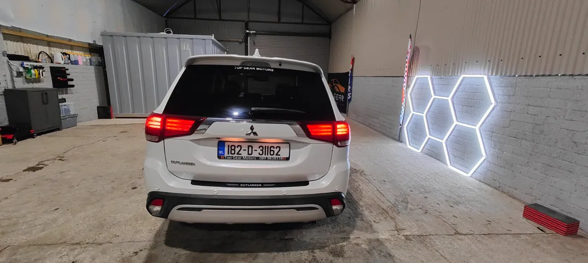 182 Mitsubishi Outlander 7 Seater-Petrol - Image 4