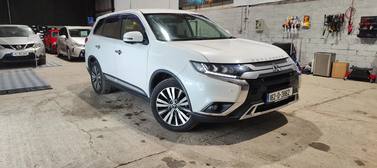 182 Mitsubishi Outlander 7 Seater-Petrol - Image 1