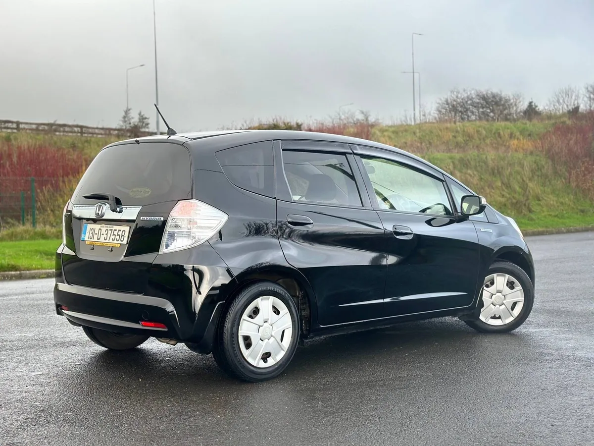 Honda fit 2013 hybrid - Image 4