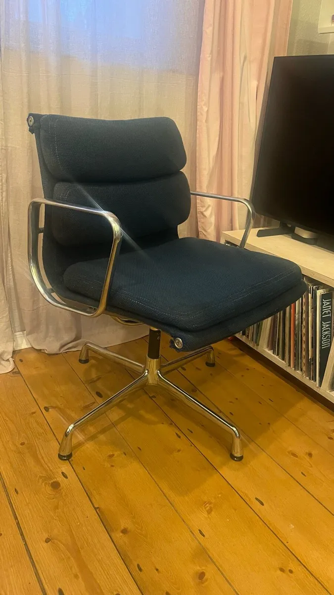 Eames Chair - Image 4